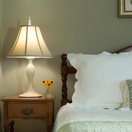 Inn At Pleasant Lake New London Δωμάτιο φωτογραφία